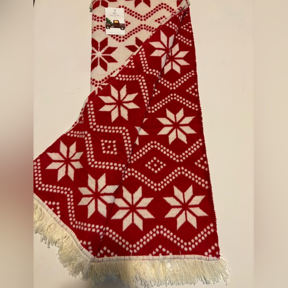 DOCOFIL WHITE Reversible Snowflakes Motif Blanket Throw - Picture 7 of 7